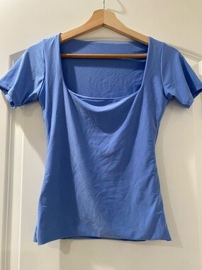 Women’s Scoop Neck Short Sleeve Tee in Periwinkle Blue